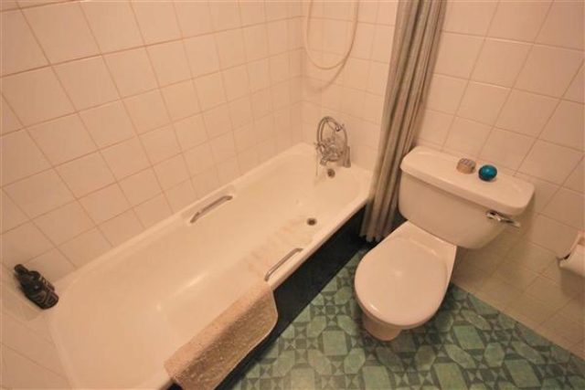  Image of 2 bedroom Flat for sale in Bournemouth Road Parkstone Poole BH14 at Parkstone Lodge, 242 Bournemouth Road, Poole
