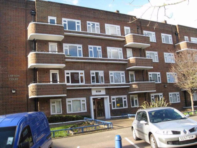  Image of 2 bedroom Flat for sale in Lorne Road London N4 at Lorne Road, London, N4