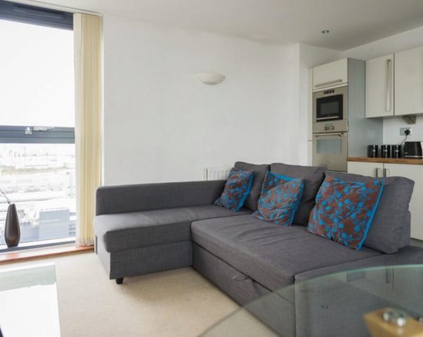  Image of 2 bedroom Flat to rent in Blackwall Way London E14 at Neutron Tower, Blackwall Way, Canary Wharf, E14