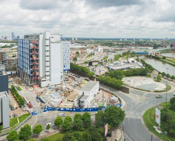  Image of 2 bedroom Flat to rent in Blackwall Way London E14 at Neutron Tower, Blackwall Way, Canary Wharf, E14