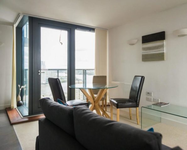  Image of 2 bedroom Flat to rent in Blackwall Way London E14 at Neutron Tower, Blackwall Way, Canary Wharf, E14