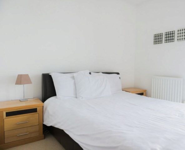  Image of 2 bedroom Flat to rent in Blackwall Way London E14 at Neutron Tower, Blackwall Way, Canary Wharf, E14