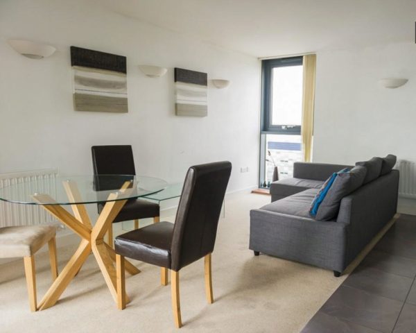  Image of 2 bedroom Flat to rent in Blackwall Way London E14 at Neutron Tower, Blackwall Way, Canary Wharf, E14