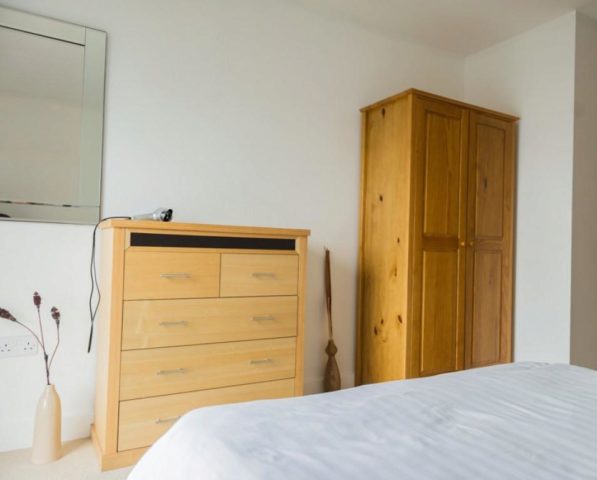  Image of 2 bedroom Flat to rent in Blackwall Way London E14 at Neutron Tower, Blackwall Way, Canary Wharf, E14