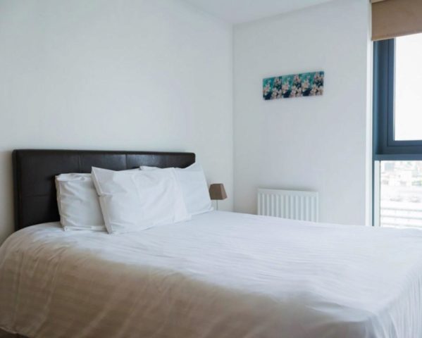  Image of 2 bedroom Flat to rent in Blackwall Way London E14 at Neutron Tower, Blackwall Way, Canary Wharf, E14