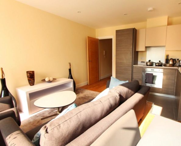  Image of 2 bedroom Flat to rent in East India Dock Road London E14 at Saltwell Street, Canary Wharf, E14