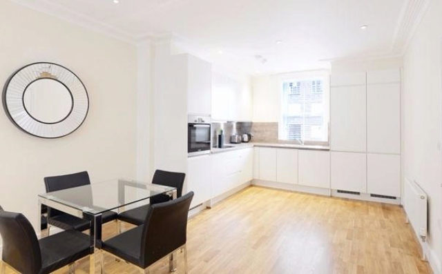  Image of 3 bedroom Flat to rent in Hamlet Gardens London W6 at London, W6