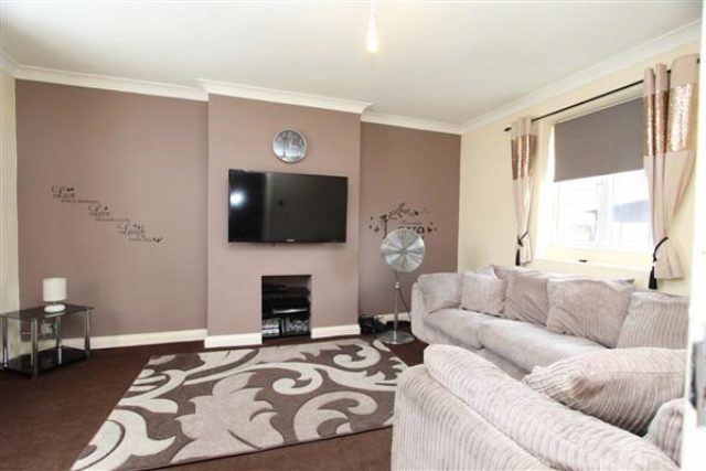  Image of 4 bedroom Houses to rent in North Road Purfleet RM19 at North Road, Purfleet