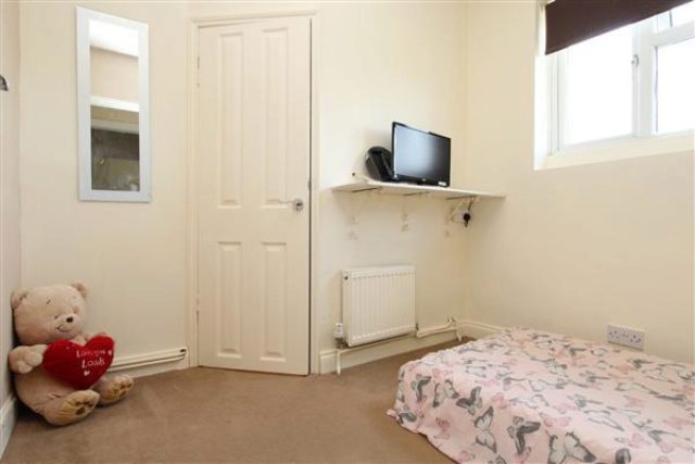  Image of 4 bedroom Houses to rent in North Road Purfleet RM19 at North Road, Purfleet