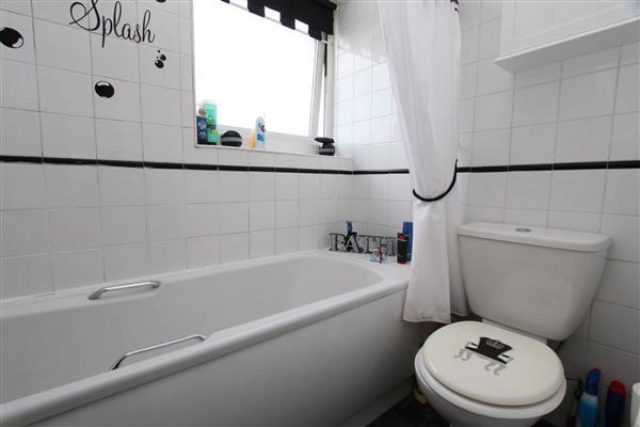  Image of 4 bedroom Houses to rent in North Road Purfleet RM19 at North Road, Purfleet