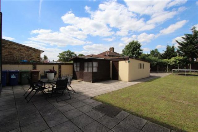  Image of 4 bedroom Houses to rent in North Road Purfleet RM19 at North Road, Purfleet