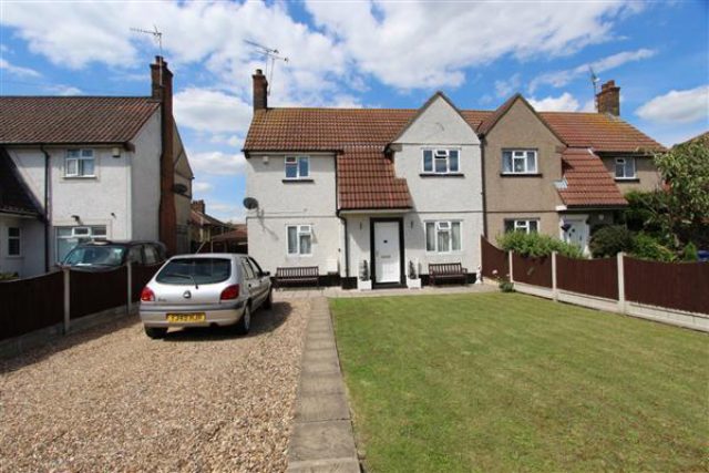  Image of 4 bedroom Houses to rent in North Road Purfleet RM19 at North Road, Purfleet