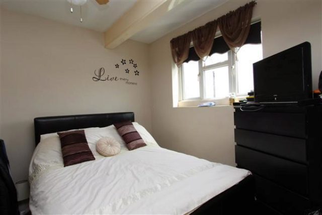  Image of 4 bedroom Houses to rent in North Road Purfleet RM19 at North Road, Purfleet