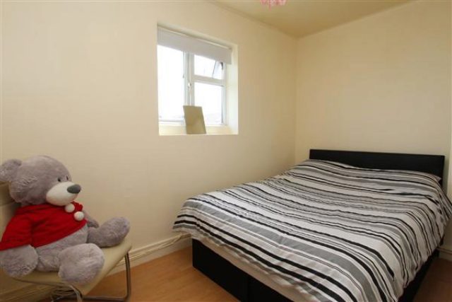  Image of 4 bedroom Houses to rent in North Road Purfleet RM19 at North Road, Purfleet