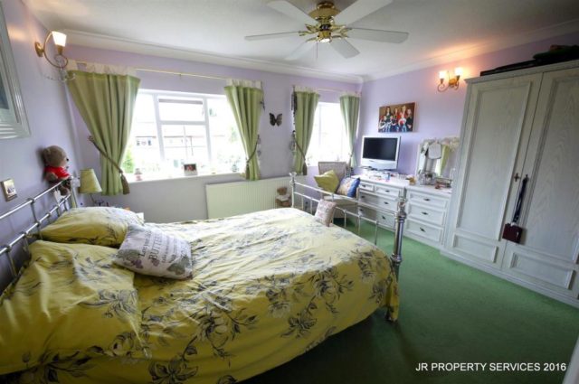  Image of 4 bedroom Detached house for sale in Stafford Close Cheshunt Waltham Cross EN8 at Stafford Close, West Cheshunt