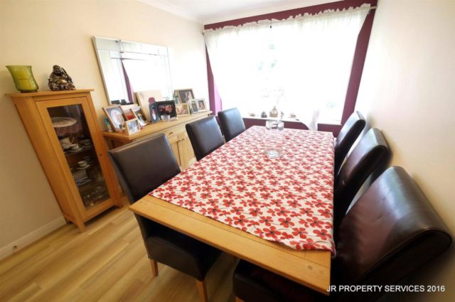  Image of 4 bedroom Detached house for sale in Stafford Close Cheshunt Waltham Cross EN8 at Stafford Close, West Cheshunt