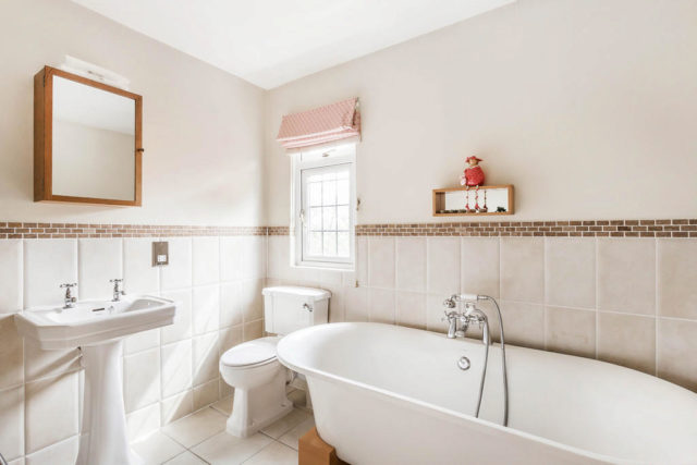  Image of 5 bedroom Detached house for sale in Popes Lane Oxted RH8 at Popes Lane, Oxted, RH8