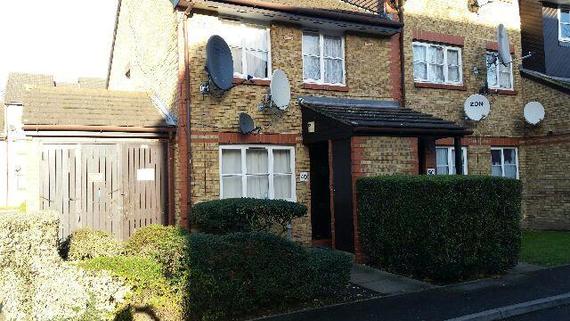 2 bedroom Flat for s...