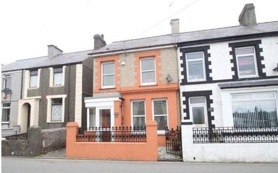 2 bedroom End of Ter...