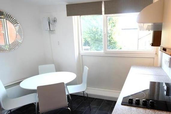 1 bedroom Triplex to...