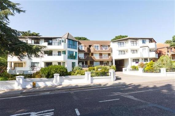 2 bedroom Flat for s...
