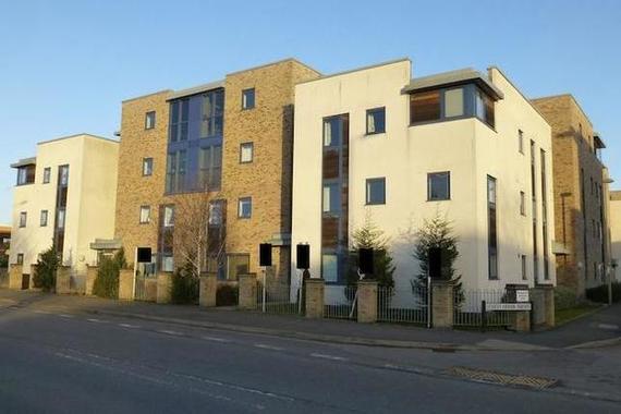 2 bedroom Flat for s...