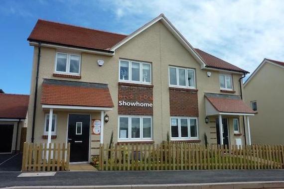 3 bedroom End of Ter...