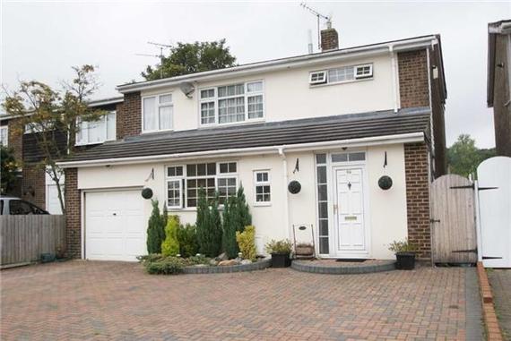 5 bedroom Detached f...