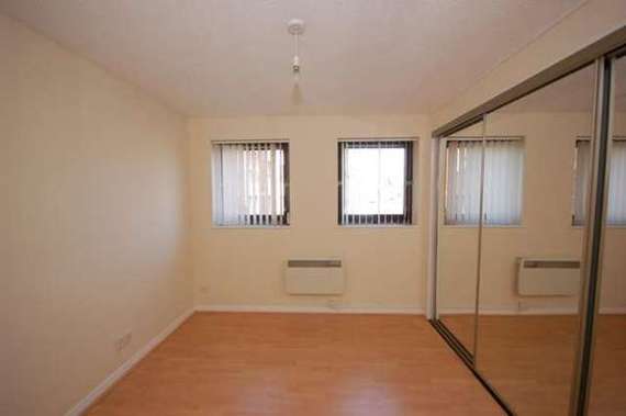 2 bedroom Flat for s...