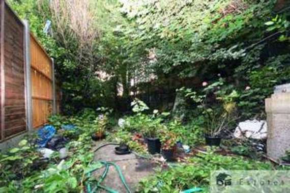 3 bedroom End of Ter...