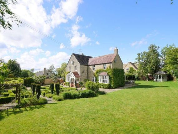 4 bedroom Detached t...