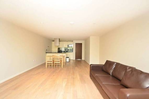 2 bedroom Flat for s...