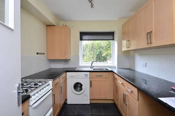 2 bedroom Flat for s...