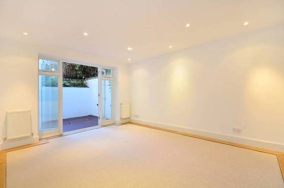 2 bedroom Flat for s...