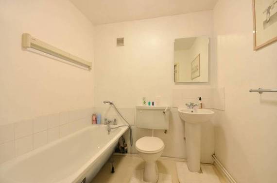 1 bedroom Flat for s...