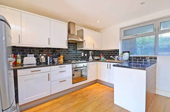 2 bedroom Flat for s...