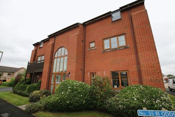 2 bedroom Flat for s...