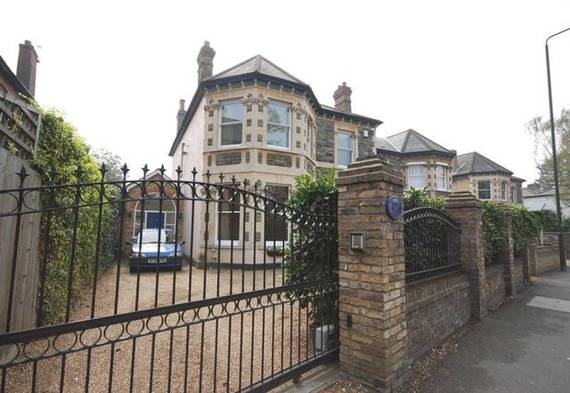 5 bedroom Detached t...