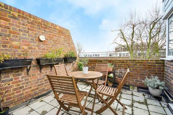 2 bedroom Flat for s...