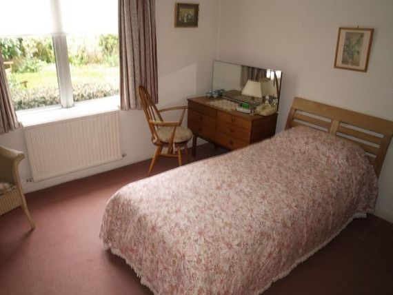 2 bedroom Property f...