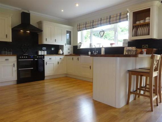 4 bedroom Semi-Detac...