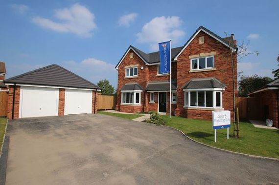 5 bedroom Detached f...