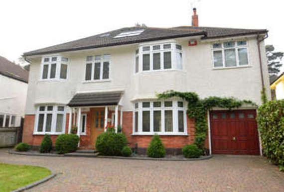 5 bedroom Detached f...