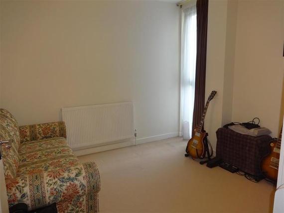 2 bedroom Apartment...