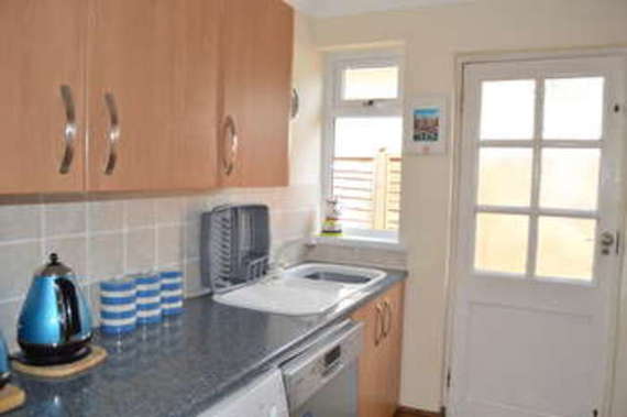 3 bedroom Bungalow f...