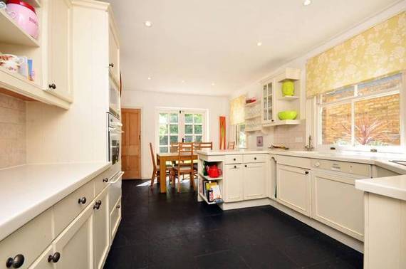 4 bedroom Detached t...