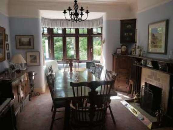 7 bedroom Semi-Detac...