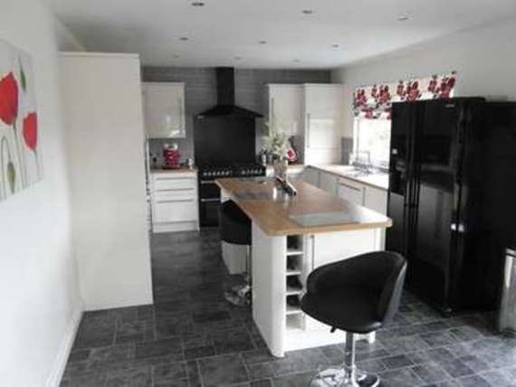 3 bedroom Bungalow f...
