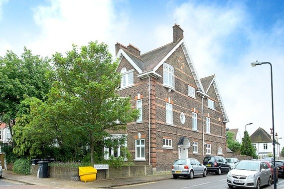 2 bedroom Flat for s...