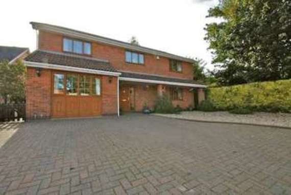 5 bedroom Detached f...